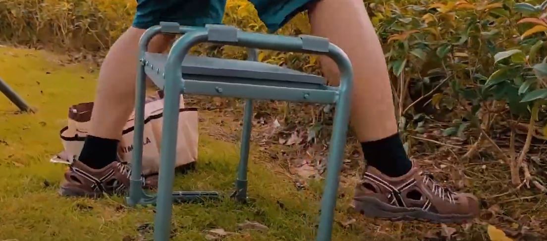 How a Gardening Kneeling Bench Can Remarkably Improve Your Back and Knees